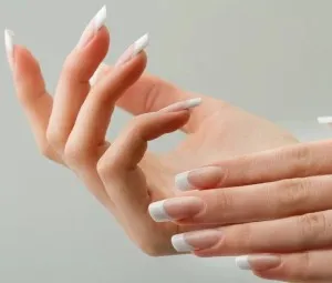 Câu nói "người khỏe mọc tóc, người yếu mọc móng tay" có cơ sở khoa học không?