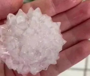 Điều gì quyết định sự to nhỏ của hạt mưa đá?
