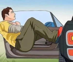 Nhảy xuống từ một toa xe đang chạy, phải làm thế nào?