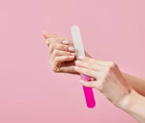 Trên bàn tay của chúng ta, móng của ngón tay nào mọc nhanh nhất?