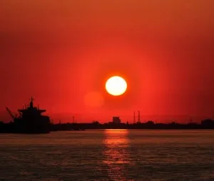 Vì sao bình minh và hoàng hôn, Mặt trời trông to hơn?