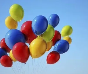 Vì sao bóng bay bơm khí heli chóng xẹp?