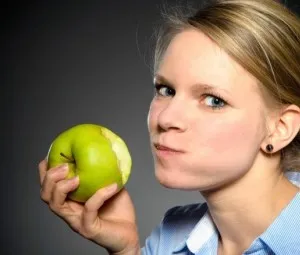 Vì sao có người chỉ nhai một bên hàm?