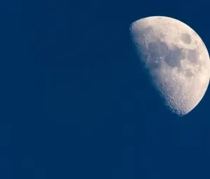 Vì sao có thể dự đoán thời tiết qua hình dạng Mặt trăng?