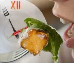 Vì sao khi ăn cần phải nhai kỹ, nuốt chậm?