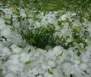 Vì sao mưa đá chỉ xuất hiện vào mùa nóng?