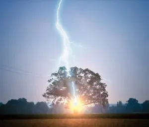 Vì sao sét hay đánh vào vật thể cao chót vót đứng đơn độc?