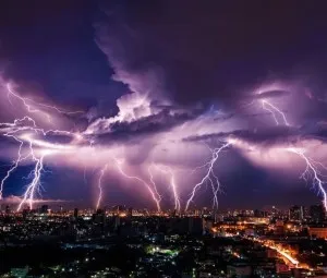 Vì sao xuất hiện chớp dạng hình cây và hình cầu?