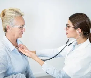 Tại sao bác sỹ có thể chẩn đoán được bệnh qua tai nghe?