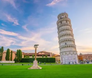 Tại sao Tháp nghiêng Pisa không đổ?