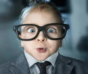 Vì sao mắt cận thị lại phải đeo kính?