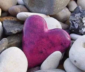 Bí mật viên đá hình trái tim