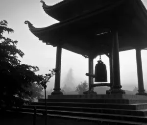 Cái chuông mạ bạc