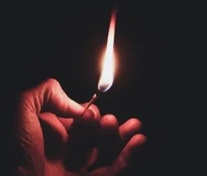 Hãy thắp lên một que diêm