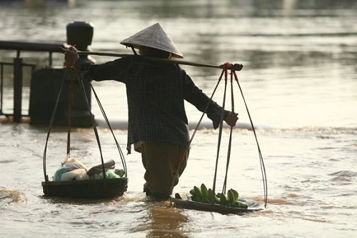 Bà lão bán rau – Kho truyện cổ tích | Đọc và nghe truyện cổ tích miễn phí