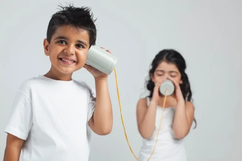 Tại sao điện thoại đồ chơi của trẻ em cũng có thể truyền tiếng nói?