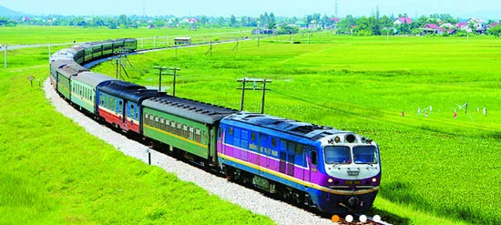 Vì sao đoạn đường sắt cong không an toàn nhưng đoạn đường nhựa cong lạ