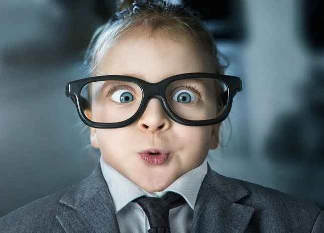 Vì sao mắt cận thị lại phải đeo kính?