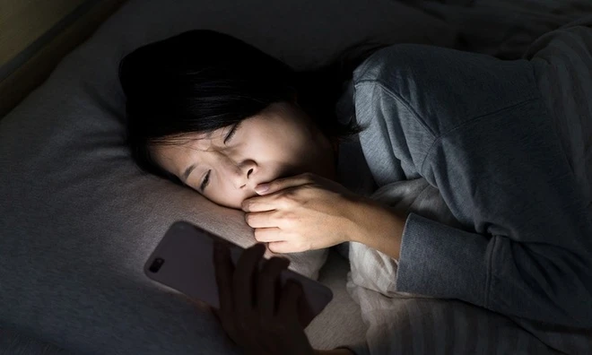 Vì sao thanh, thiếu niên không nên thức thâu đêm nhiêu?