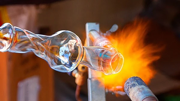 Vì sao từ đá lại chế tạo được thủy tinh?